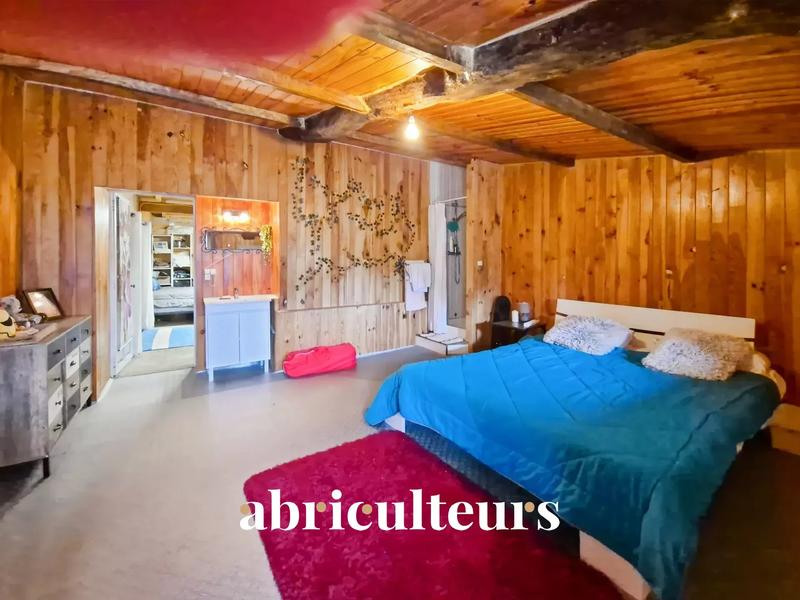 Maison - 230 m² - 6 pièces