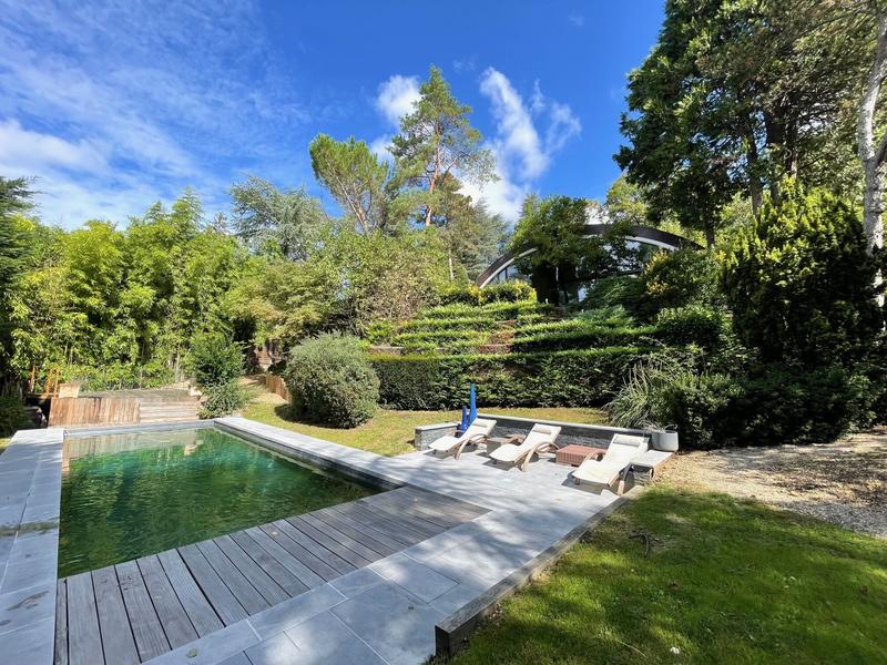 Maison - 250 m² - 7 pièces