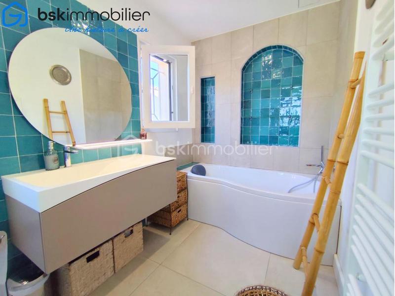 Villa - 237 m² - 6 pièces