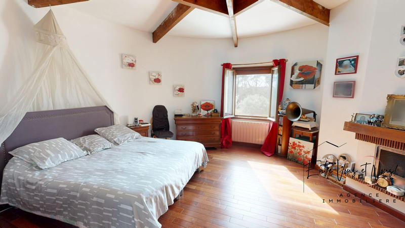 Maison - 206 m² - 8 pièces