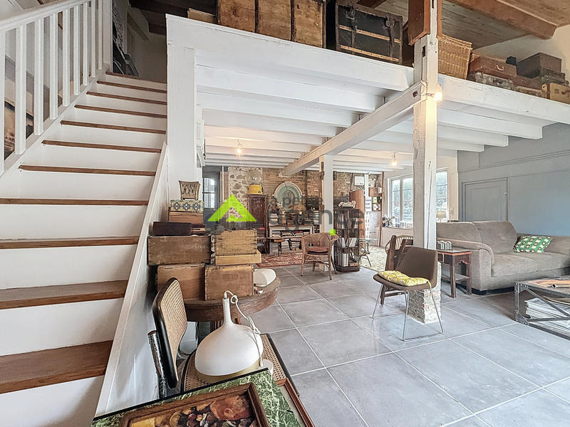 Maison - 230 m² - 7 pièces