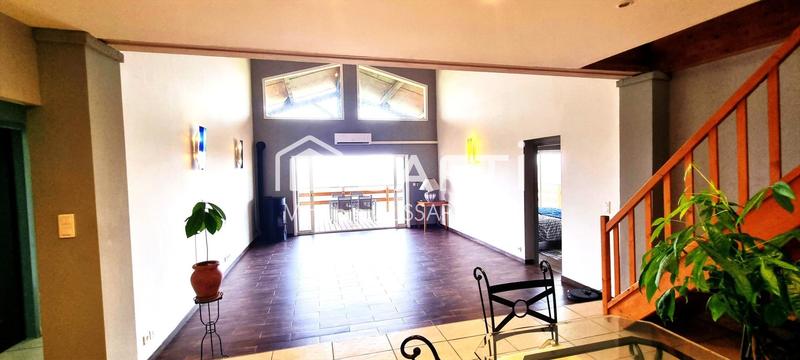 Maison - 234 m² - 6 pièces