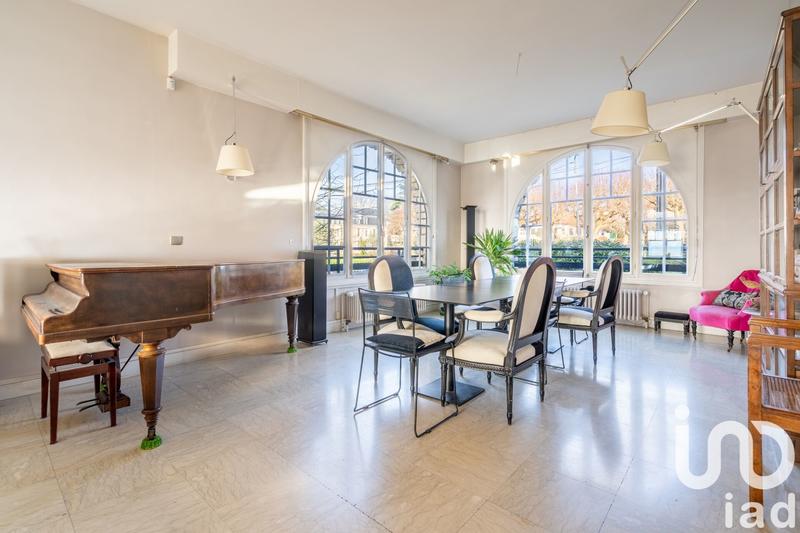 Maison - 369 m² - 12 pièces