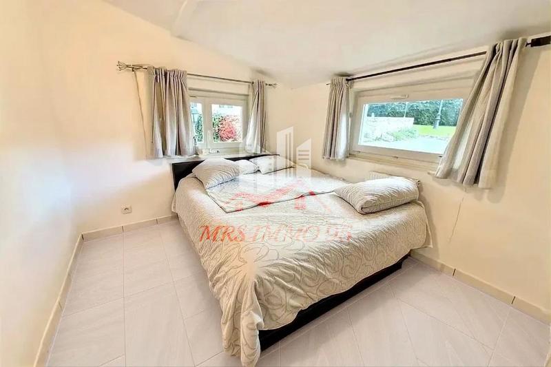 Propriété - 216 m² - 9 pièces