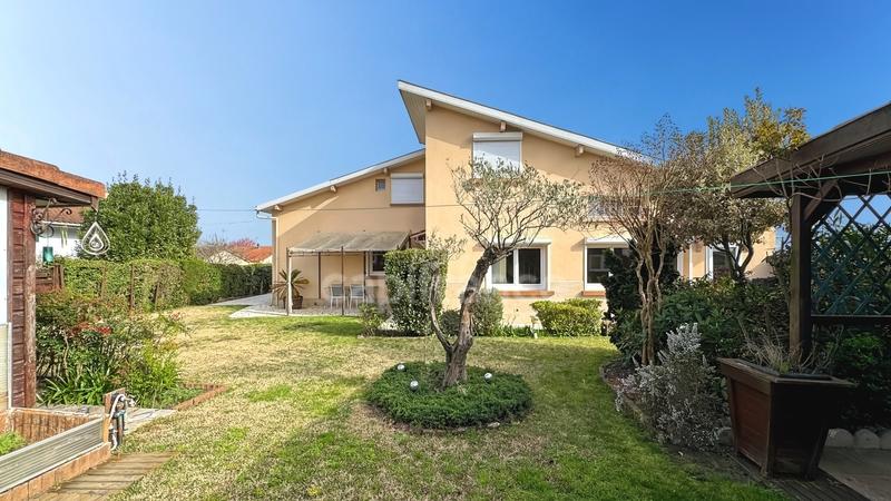 Maison - 146 m² - 9 pièces