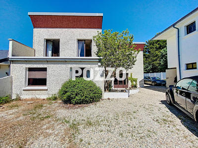 Maison - 202 m² - 9 pièces