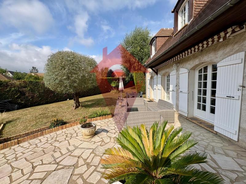 Maison - 232 m² - 8 pièces