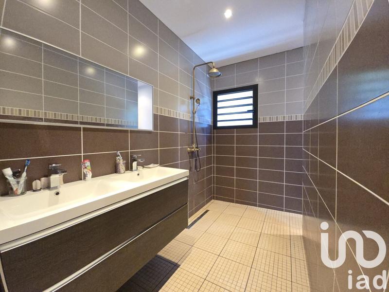 Maison - 214 m² - 7 pièces