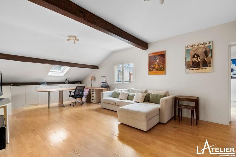 Maison - 230 m² - 8 pièces