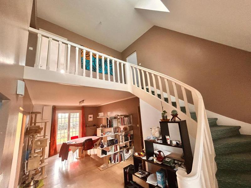 Maison - 221 m² - 10 pièces