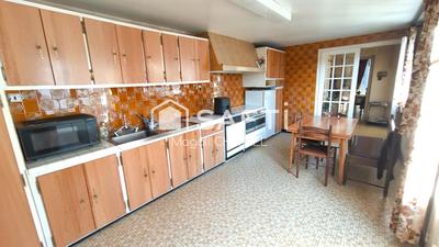 Maison - 172 m² - 9 pièces