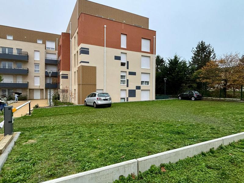 Parking / Garage - 343 m²