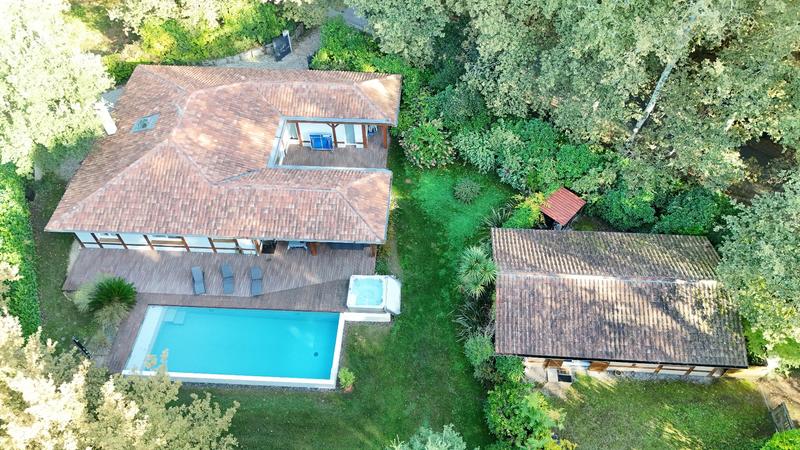 Maison contemporaine - 205 m² - 8 pièces