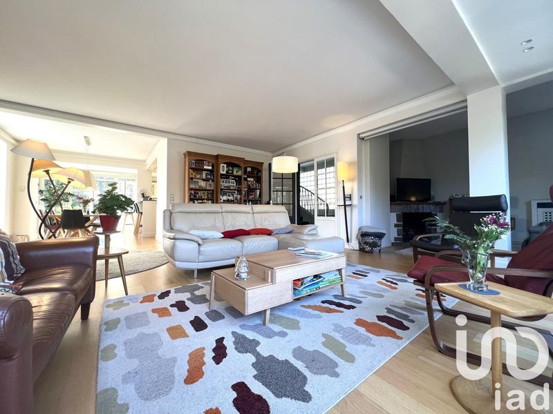 Maison - 215 m² - 9 pièces