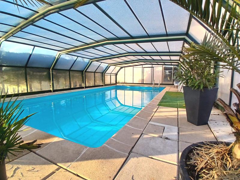 Maison - 400 m² - 10 pièces