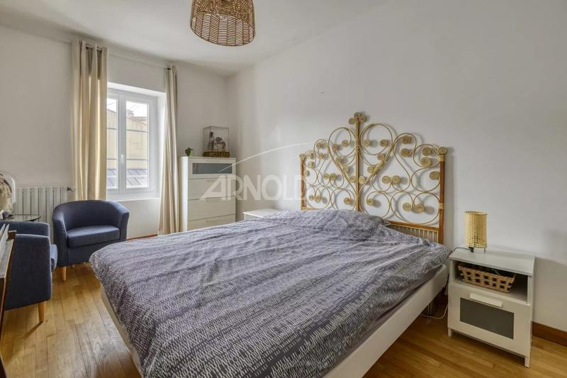 Maison - 350 m² - 10 pièces