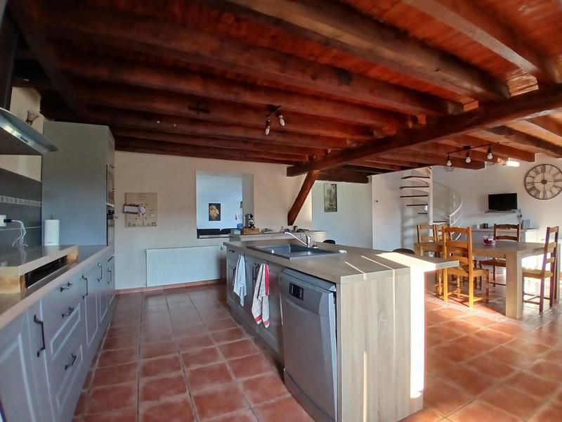 Maison - 228 m² - 6 pièces