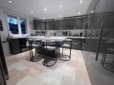 Maison - 200 m² - 8 pièces