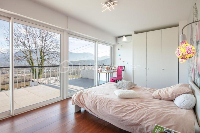 Maison - 200 m² - 6 pièces