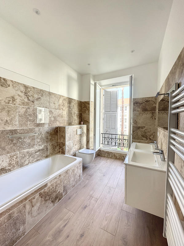 Appartement - 97 m² - 4 pièces