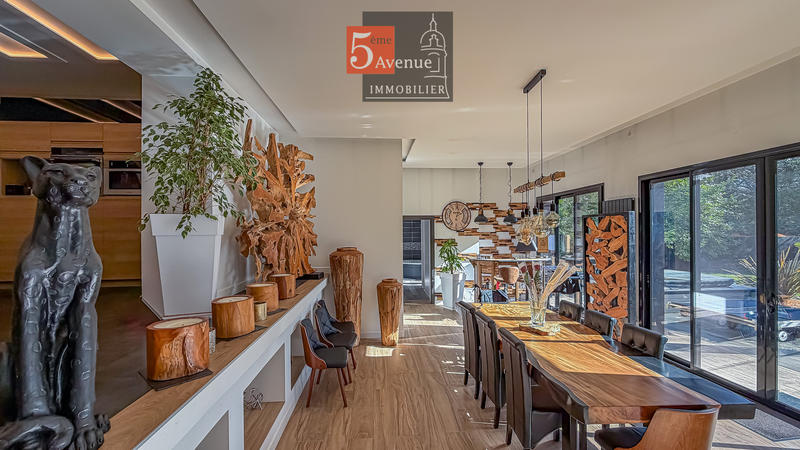 Maison - 260 m² - 7 pièces