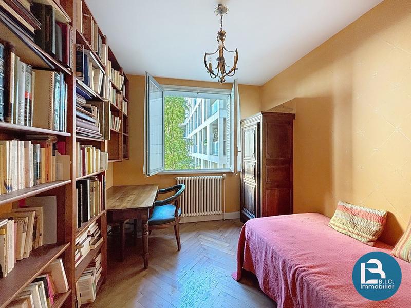 Appartement - 110 m² - 5 pièces