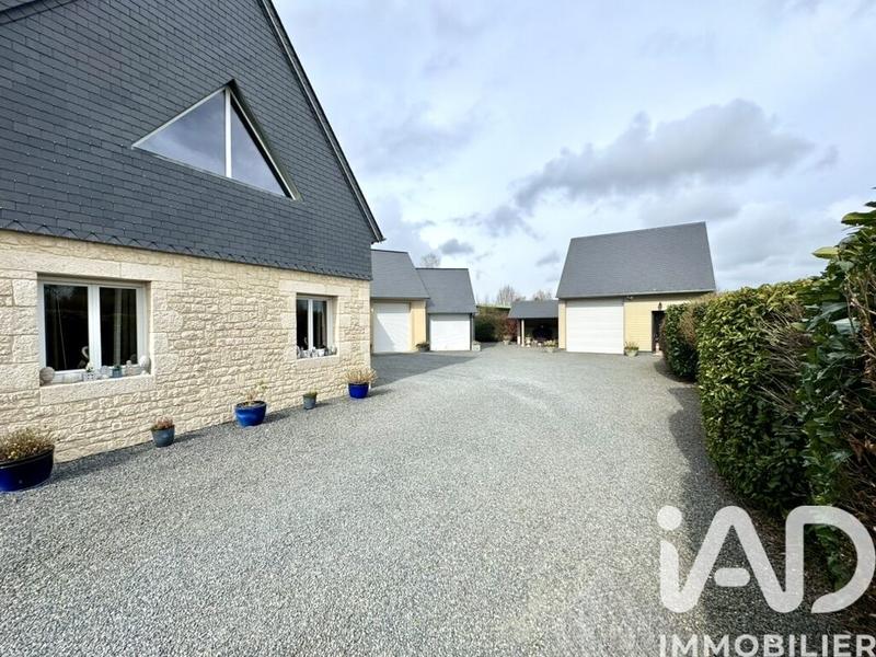 Maison - 260 m² - 8 pièces
