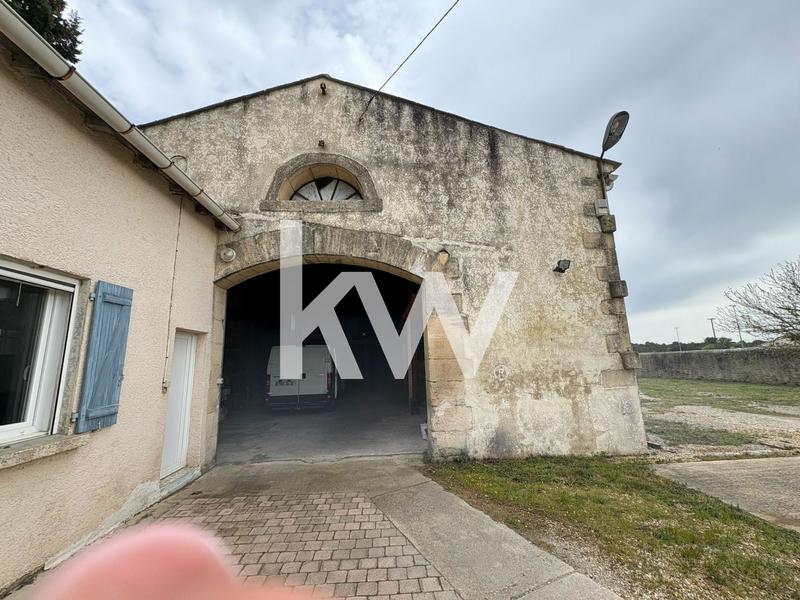 Maison - 650 m² - 4 pièces