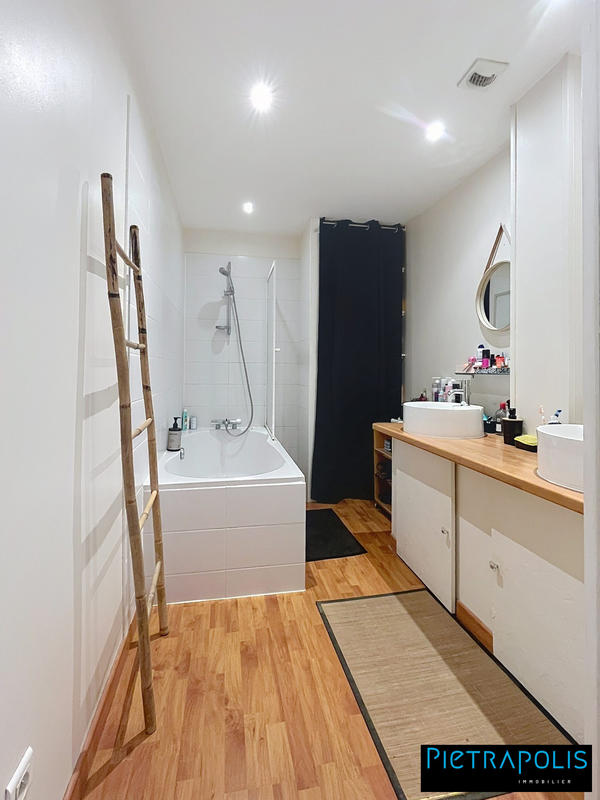 Appartement - 92 m² - 5 pièces