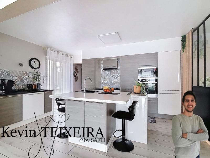 Maison - 210 m² - 8 pièces