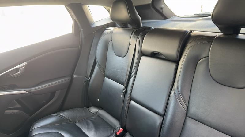 Volvo V40 II 2.0 T2 122 Signature Edition