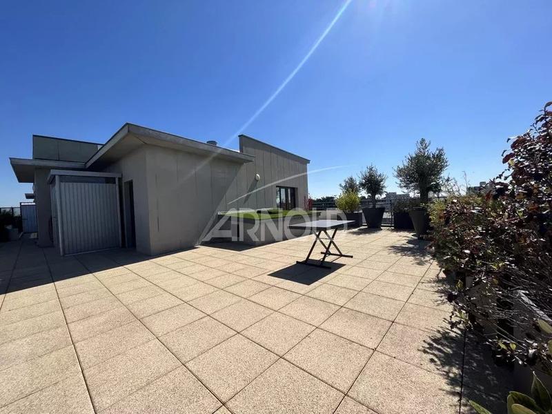 Appartement - 98 m² - 5 pièces