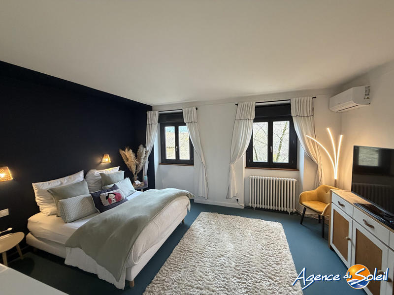 Maison - 267 m² - 7 pièces