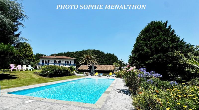 Propriété - 223 m² - 10 pièces