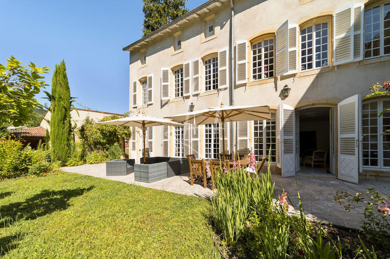 Maison ancienne - 444 m² - 9 pièces