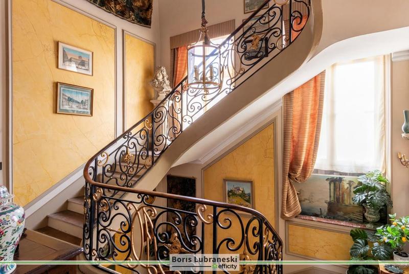 Hôtel particulier - 1 200 m² - 20 pièces