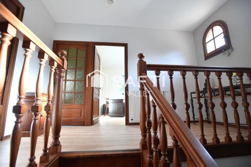 Maison - 207 m² - 10 pièces