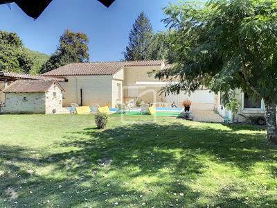 Maison - 208 m² - 6 pièces