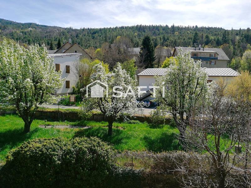 Maison - 250 m² - 6 pièces