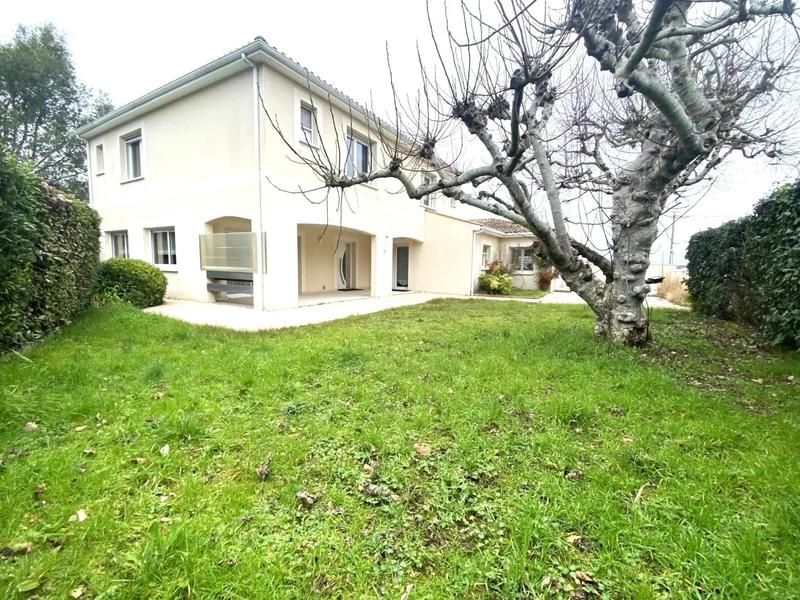 Maison - 240 m² - 6 pièces