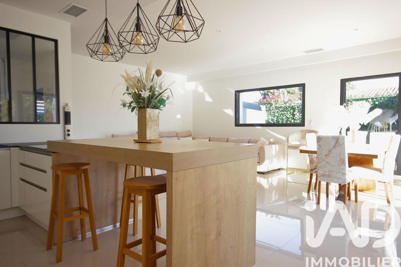 Maison - 181 m² - 7 pièces