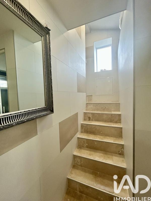 Maison - 242 m² - 7 pièces