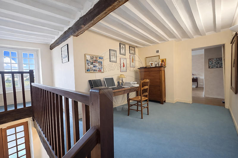 Demeure - 225 m² - 6 pièces