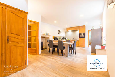 Maison - 240 m² - 8 pièces