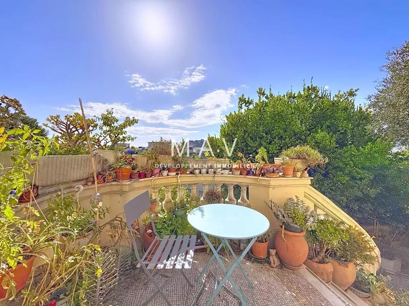 Appartement - 150 m² - 5 pièces