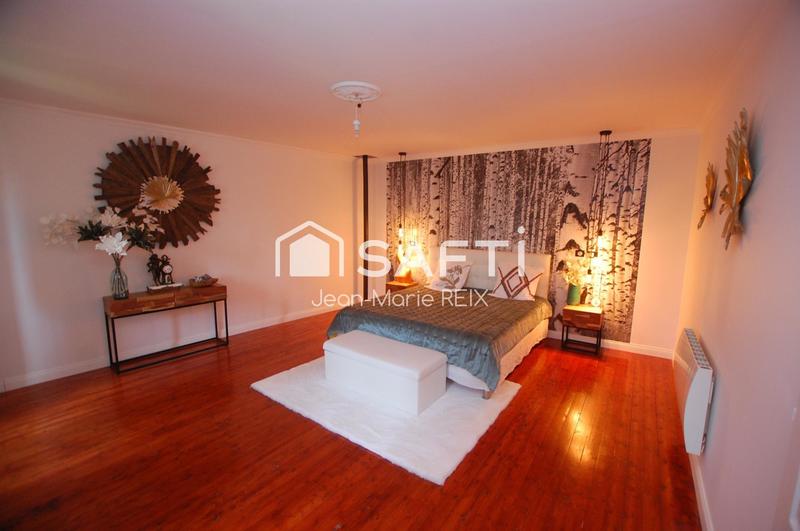 Maison - 220 m² - 6 pièces