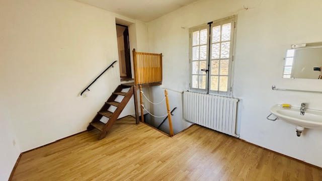 Maison - 220 m² - 8 pièces