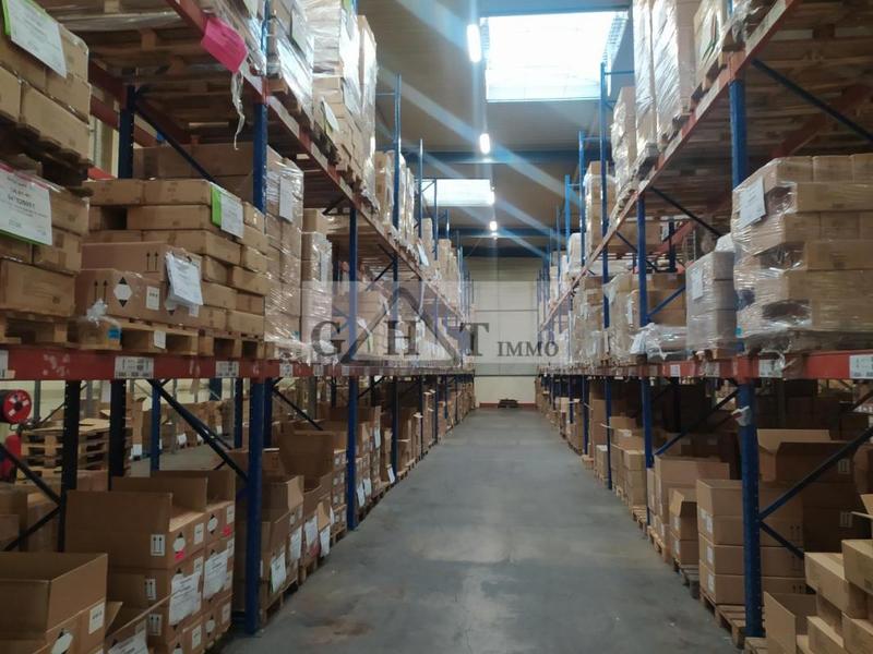 Entrepôt - 3 680 m²