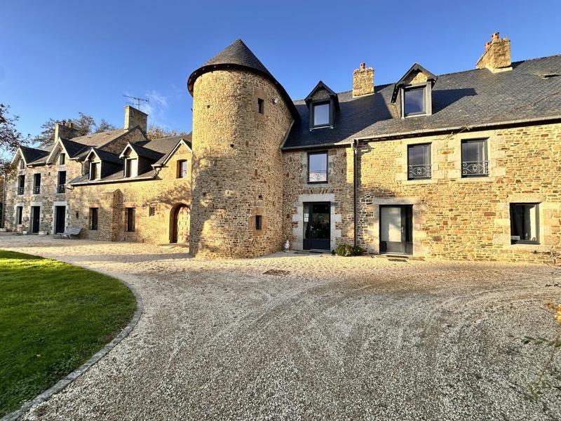 Maison - 587 m² - 11 pièces