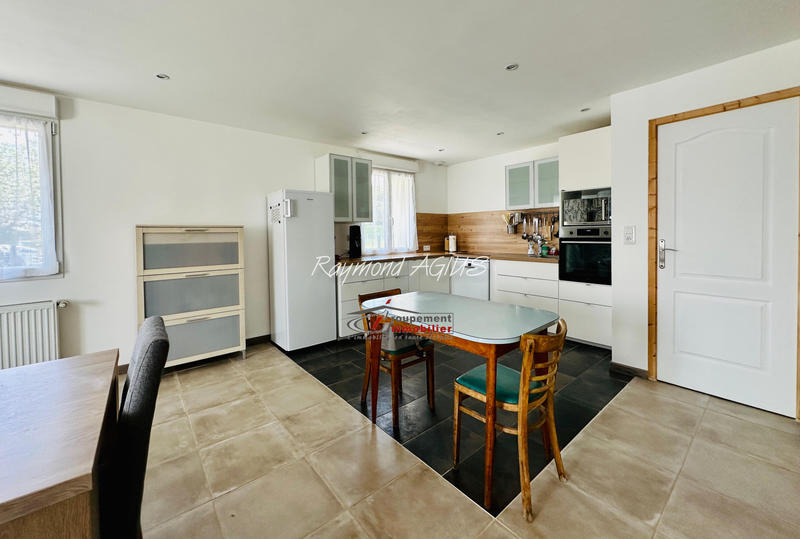 Maison - 263 m² - 11 pièces